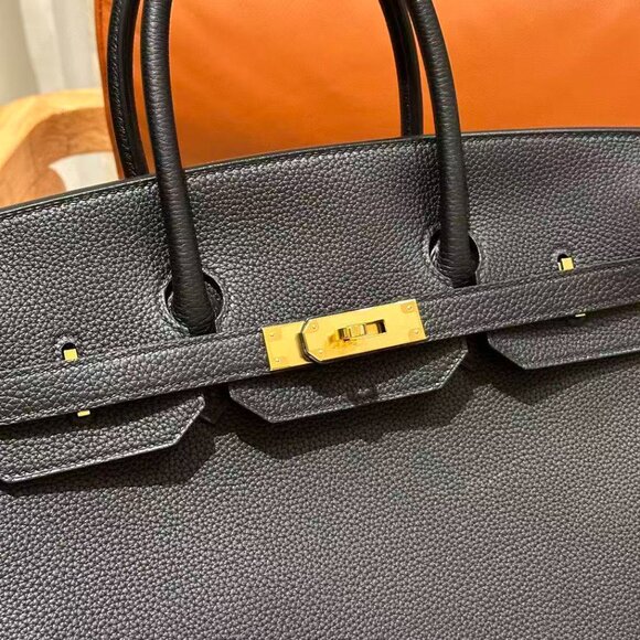 Classic Hermes Bag: A Stylish and Versatile Choice for Elegance - Picture 6 of 6